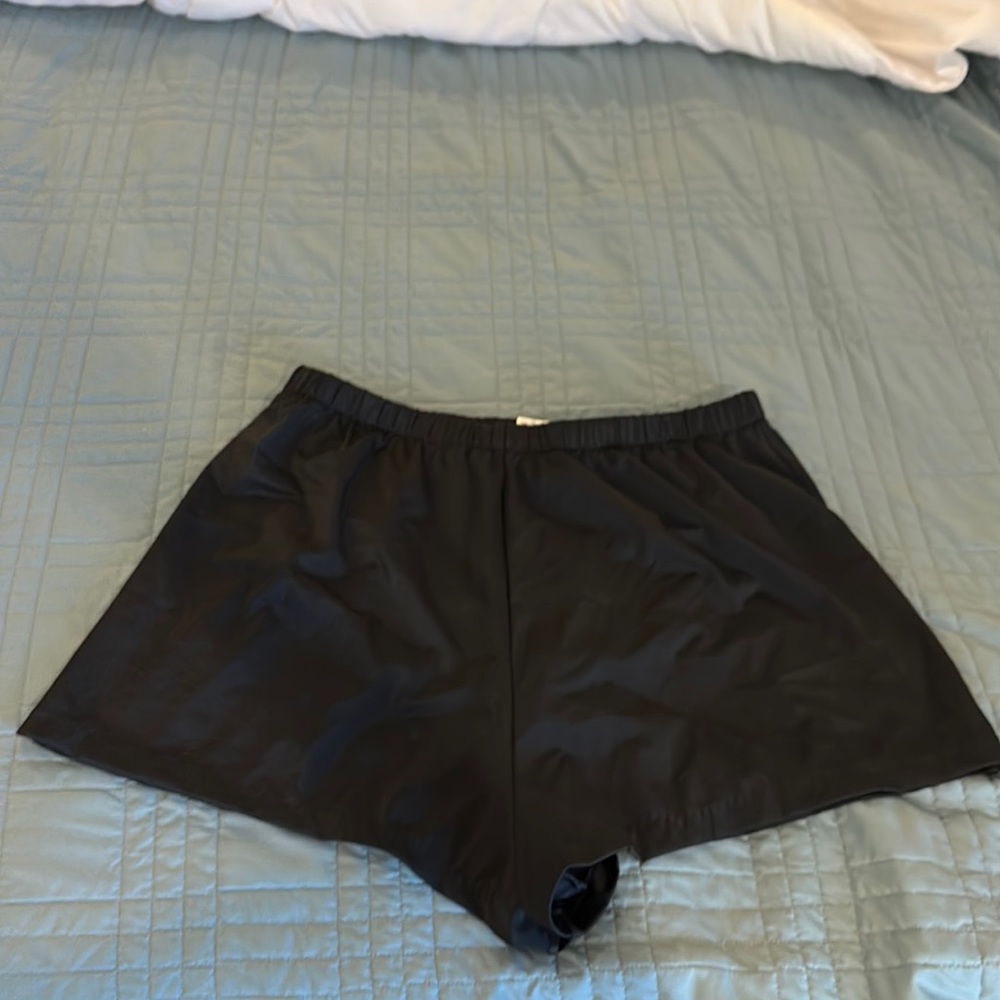 Azul women’s 16 performance shorts with built-in liner in new condition